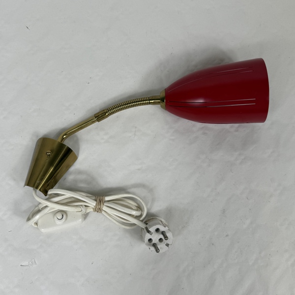 Vägglampa, AJH, 1960 tal, mässing och plåt.