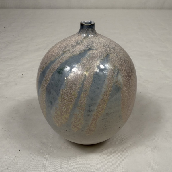 Bo Scullman. Vas, porslin, signerad.