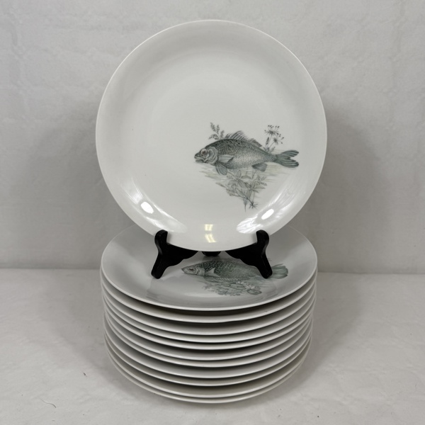 Fisktallrikar, 8 st, märkta F.