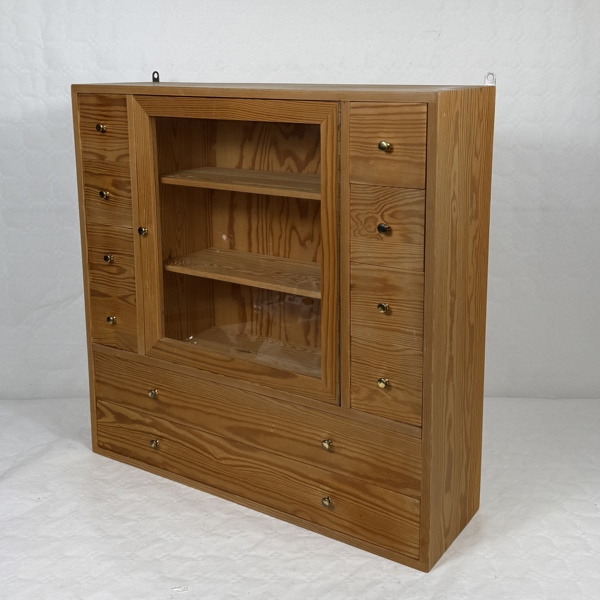 Lådfack, med vitrin, sportstugemöbel, 1900 tal.