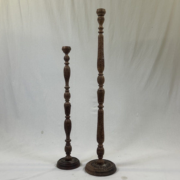 Golvljusstakar, 2st, trä, orientaliskt.