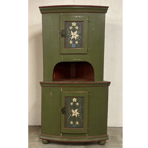 Hörnskåp, allmoge, 17/1800-tal.