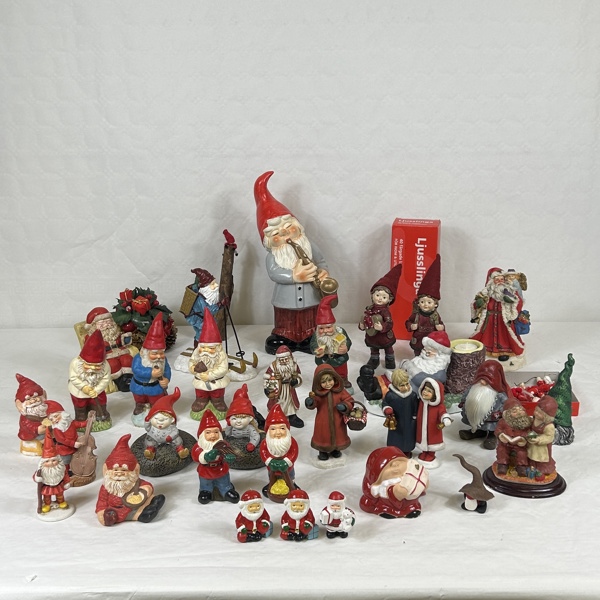 Stort parti tomtar, keramik.