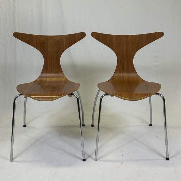 Bjarke Nielsen. Stolar, ett par, "Dolphin", Dan-Form, Danmark,