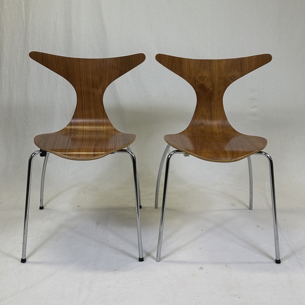 Bjarke Nielsen. Stolar, ett par, "Dolphin", Dan-Form, Danmark,