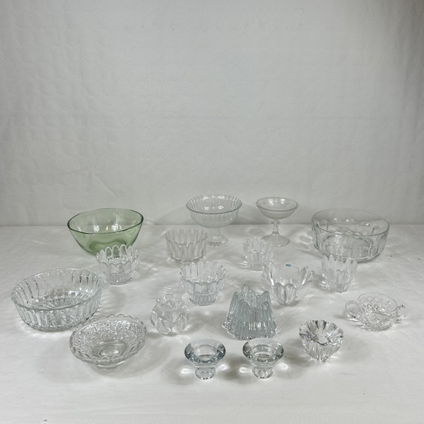 Skålar och ljuslyktor, 17 delar, glas.