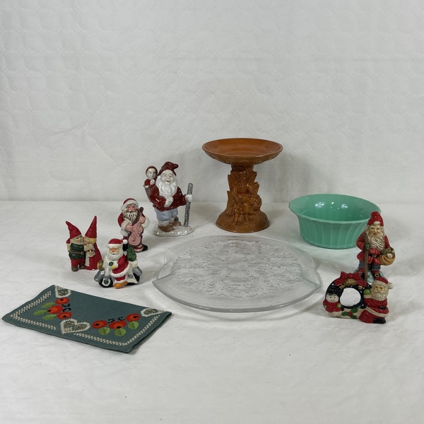 Diverselåda, bla tomtar.