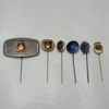 Pins, 6st, varav en i silver.
