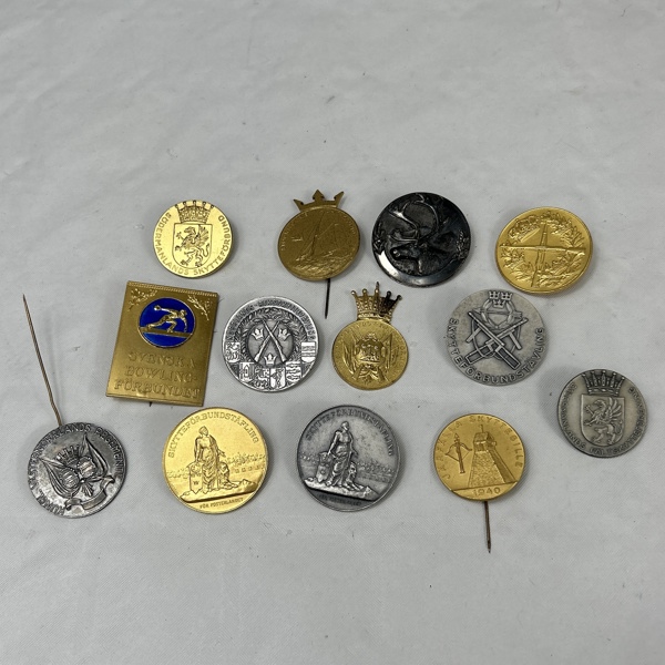 Parti medaljer i silver.