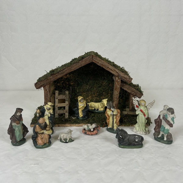 Julkrubba, med figuriner 11st. 