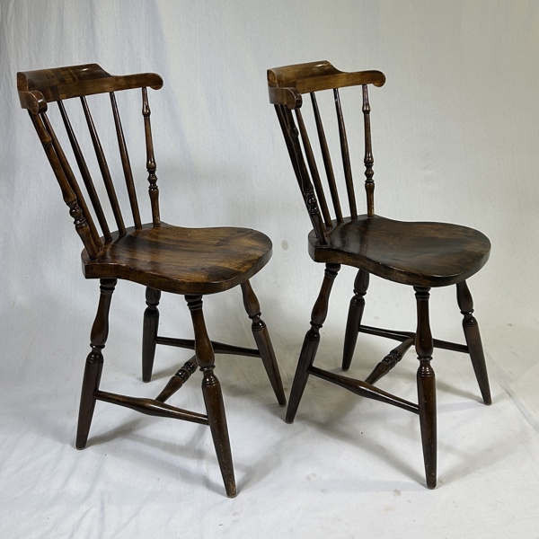 Pinnstolar, ett par, björk, 1900-tal.