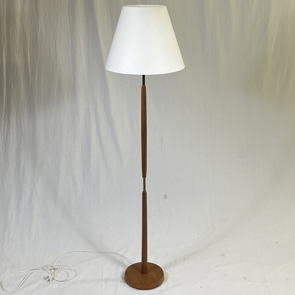 Golvlampa, teak, Nybro Armaturfabrik, 1960/70-tal.