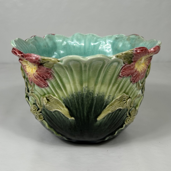 Ytterfoder, majolika, jugend, 1900-talets början.