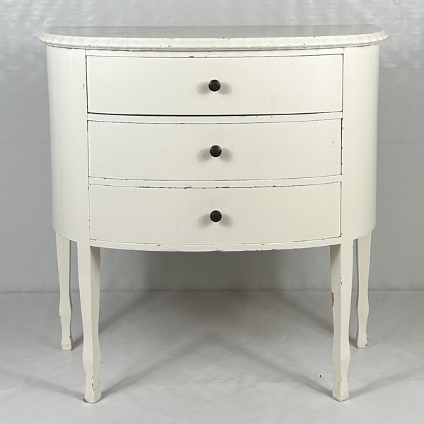 Hallbyrå, bemålad.