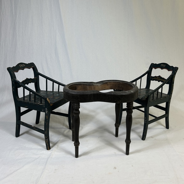 Barnstolar, ett par, samt bidé, allmoge.