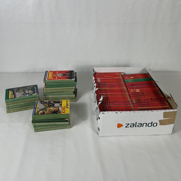 Parti ungdomsböcker.