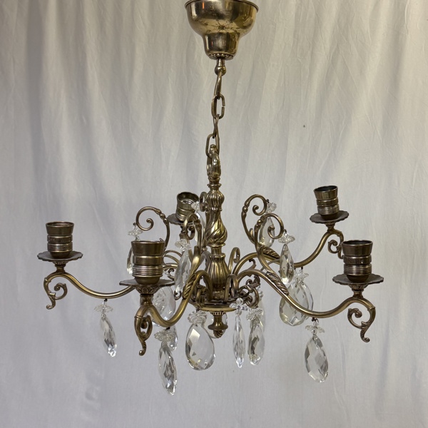 Ljuskrona, mässing och prismor, 1900-tal.