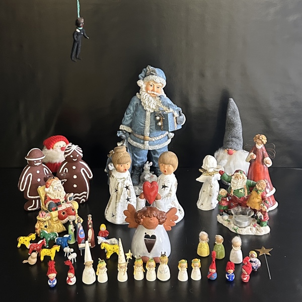 Figuriner och ljuslyktor, juldekoration.