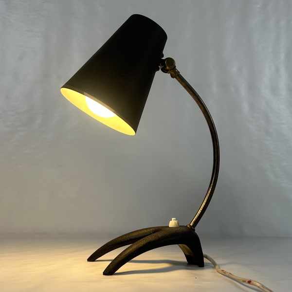 Eric Wärnå. Bordslampa, modell B52, Värnamo.