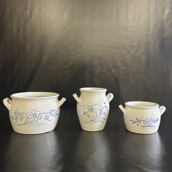 Krus, 3st, varav två Rörstrand.