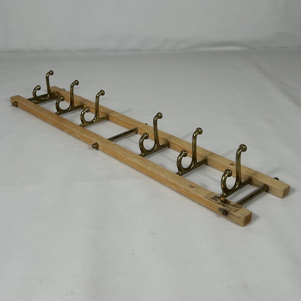 Klädhängare, "Dekorativ", AB Skogslunds metallgjuteri, Anderstorp, 1900-talets mitt.