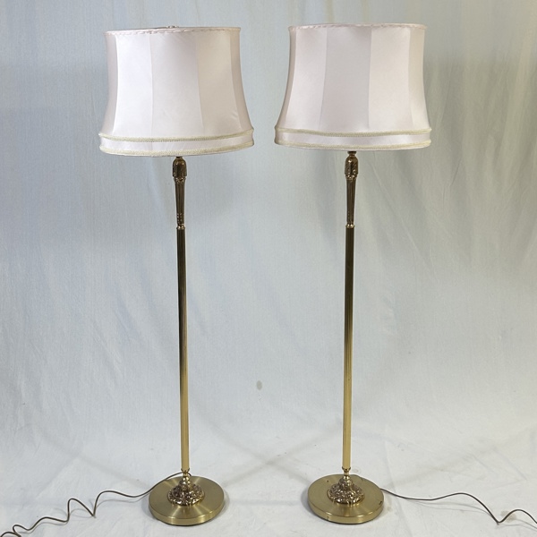 Golvlampor, ett par, mässing.