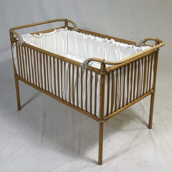 Barnsäng, rotting, 1900-talets mitt.