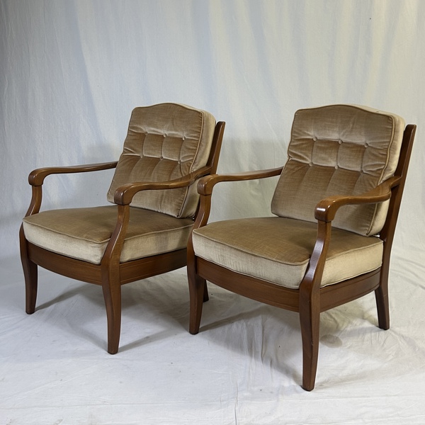 Karmstolar, ett par, 1900-talets andra hälft. 