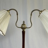 Golvlampa, trä och mässing, 1900-tal.