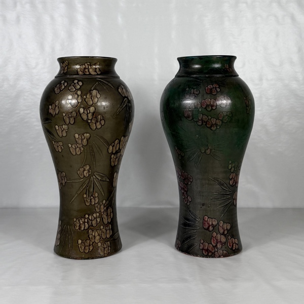 Vaser, ett par, keramik.