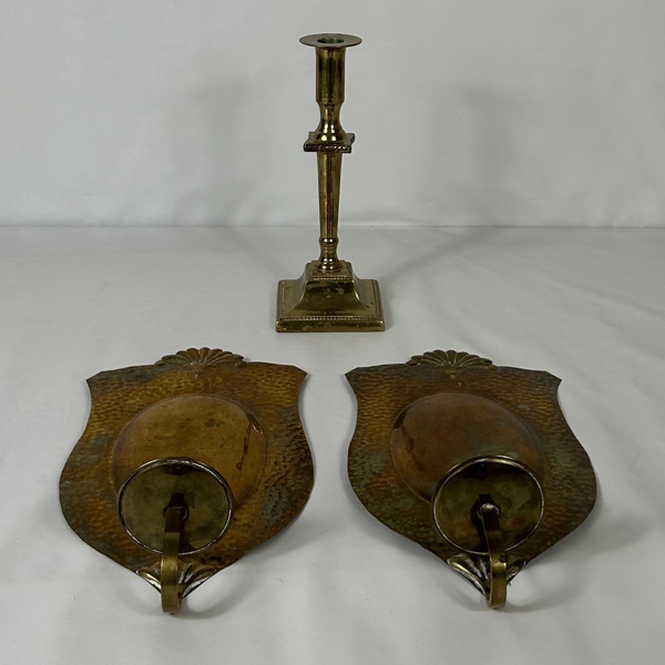 Lampetter, ett par, samt en ljusstake.