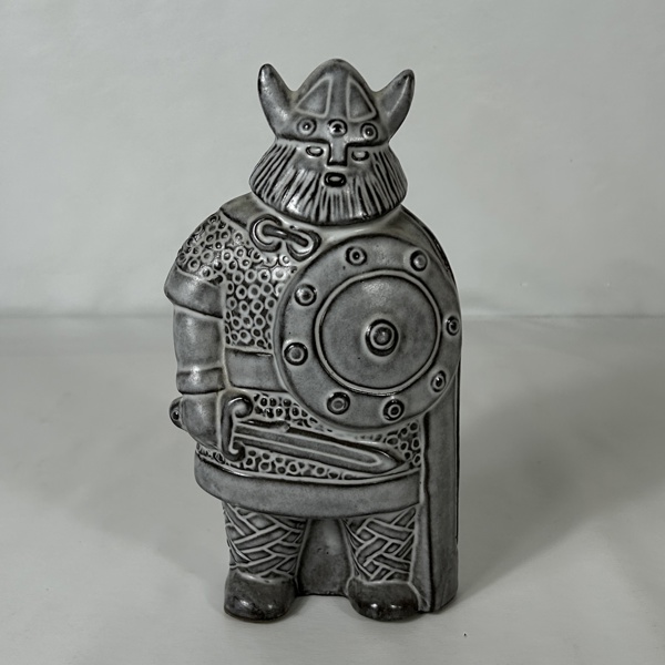 Taisto Kaasinen. Figurin, "Viking", Upsala Ekeby.