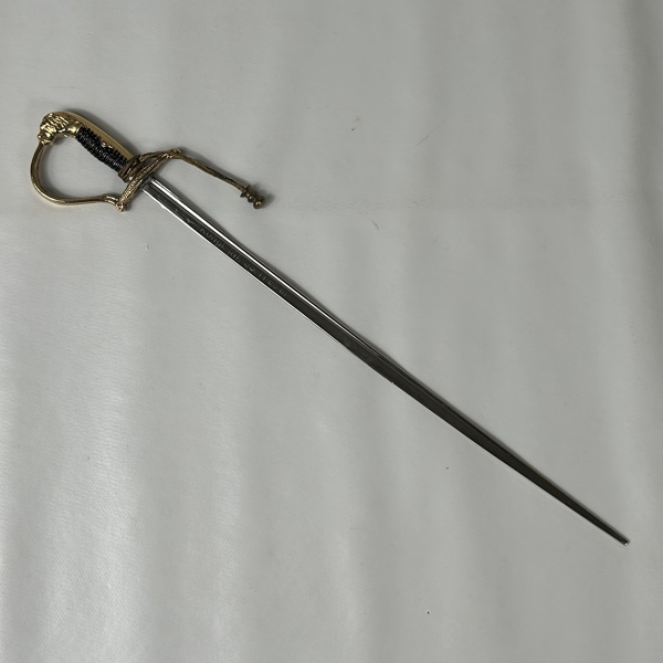 Miniatyr officersvärja.