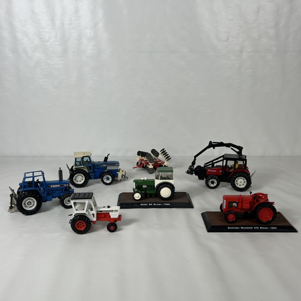 Plåtleksaksaker, traktorer, 6st, med tillbehör.