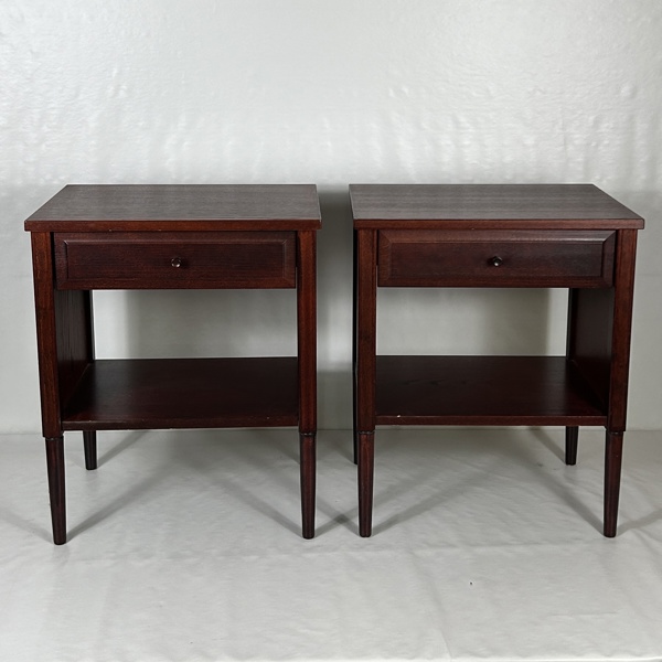 Sängbord, ett par, 1900-talets slut.