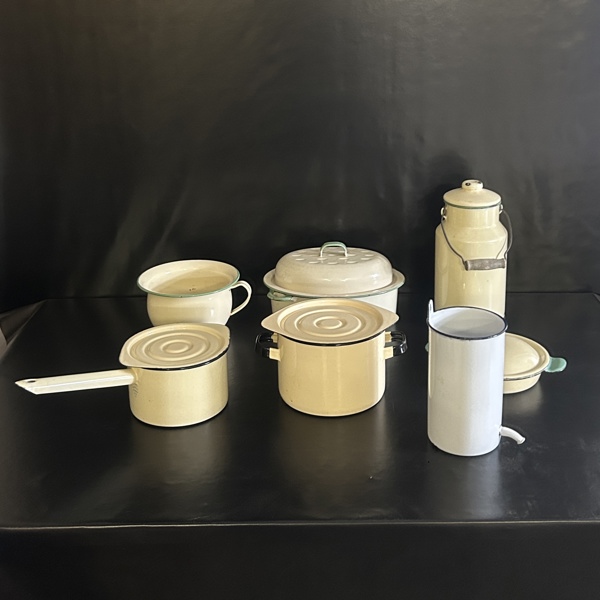 Kockums, 7 delar, emaljerat.