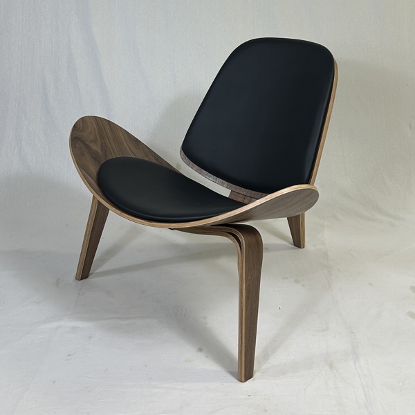 Stol, inspirerad av Hans J. Wegner, CH07, "Shell Chair".