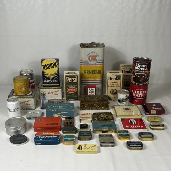 Parti plåtburkar och dosor, m.m.