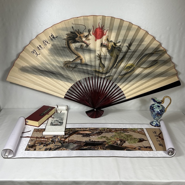 Stor solfjäder och vepor, 2st, Kina.