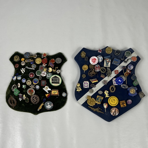 Parti pins och märken.