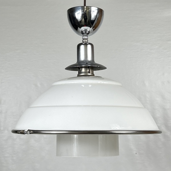 Taklampa, glas och metall.