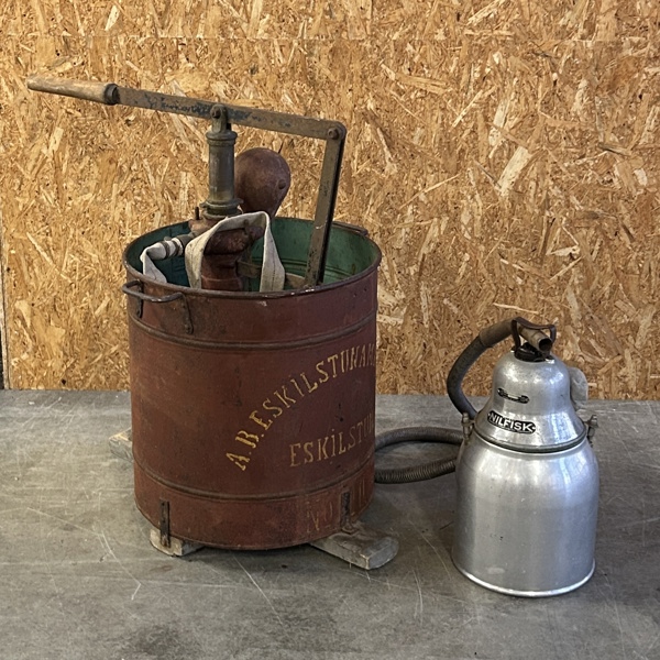 Brandspruta och dammsugare, 1900-talets första hälft.