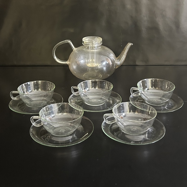Wilhelm Wagenfeld. Teservis, 11 delar, Jenaer Glaswerke, 1900-tal.