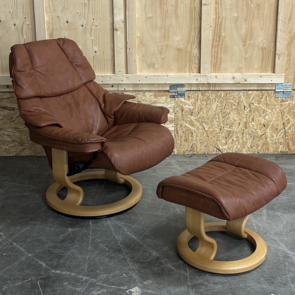 Fåtölj med fotpall, "Stressless Reno", Ekornes.