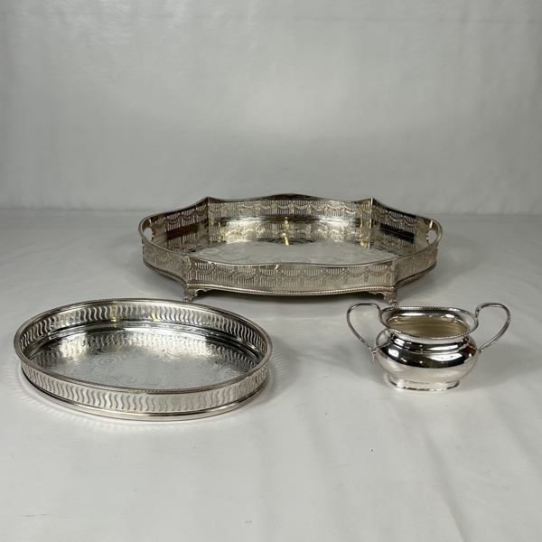 Brickor och sockerskål, 3 delar, nysilver.