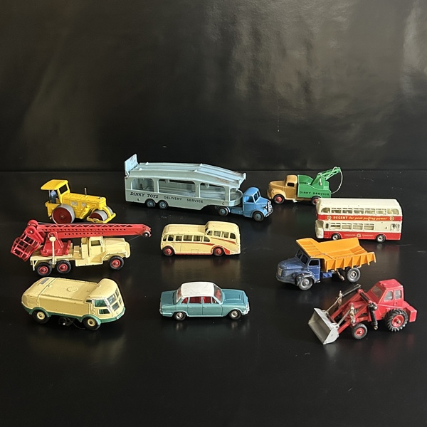 Plåtleksaksbilar, 10st, Dinky Toys.