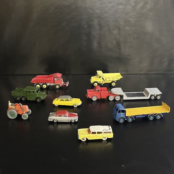 Plåtleksaksbilar, 9st, Dinky Toys.