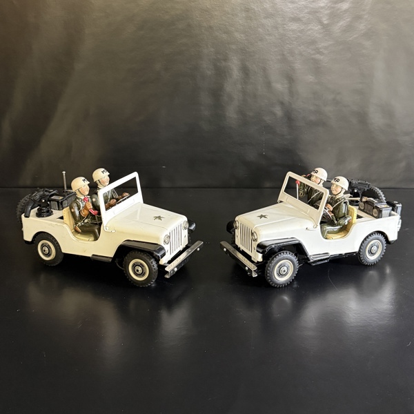 Plåtleksaker, ett par, Japan, 1900-tal.