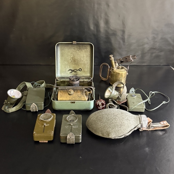 Stormkök, Optimus 111, samt militärredskap.