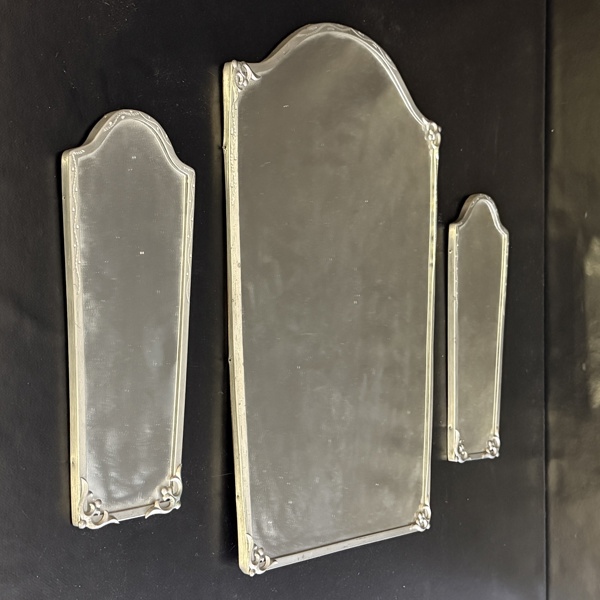 Spegel med lampetter, tenn, 1900-talets första häft.